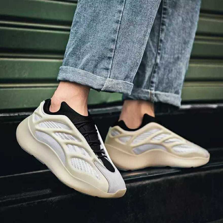 CUBICS V3 YEZY 700 Glow - Cream
